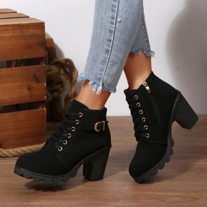 ÉMILIE™ | Stylish Lace-Up Ankle Boots with Metal Buckles and Thick Soles