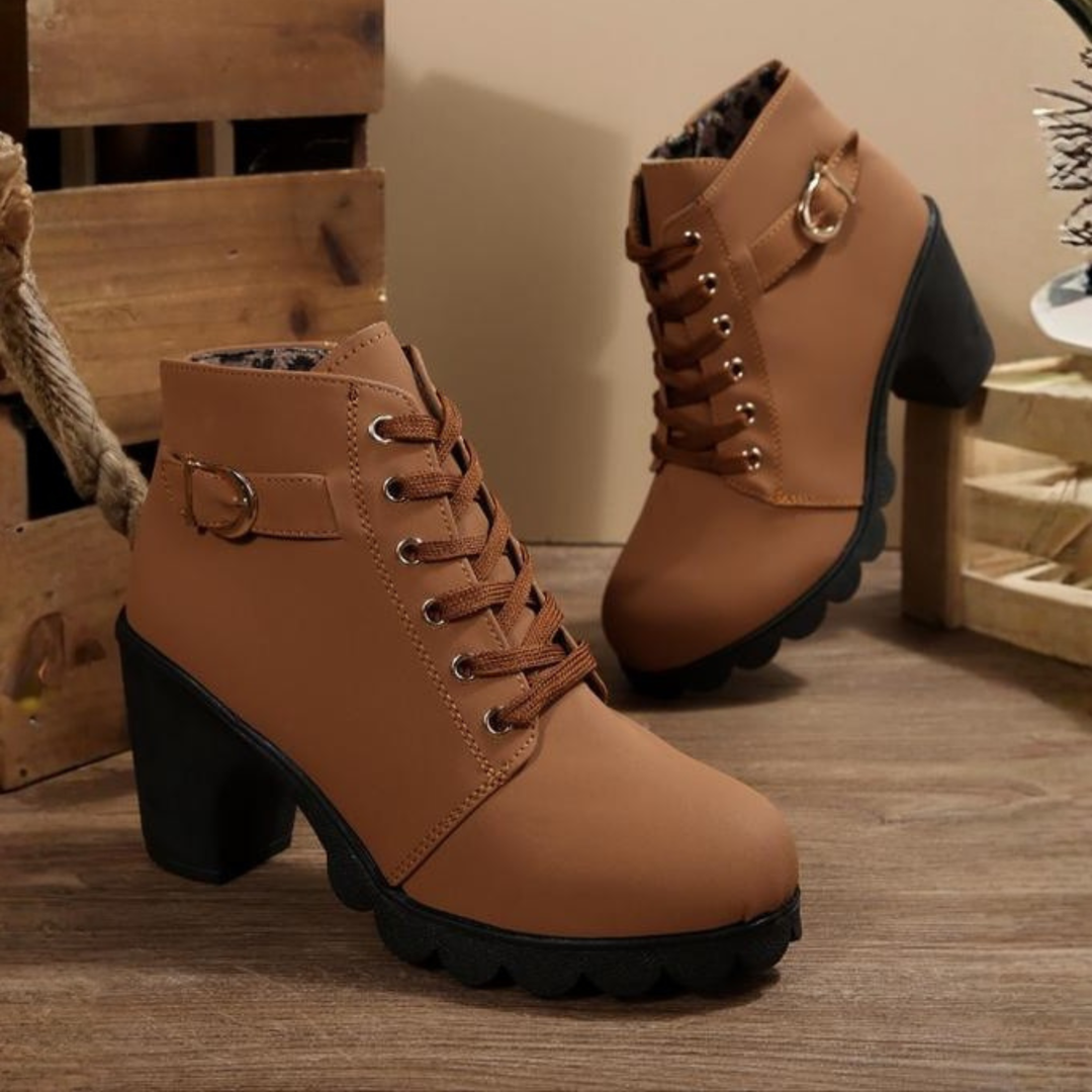 ÉMILIE™ | Stylish Lace-Up Ankle Boots with Metal Buckles and Thick Soles