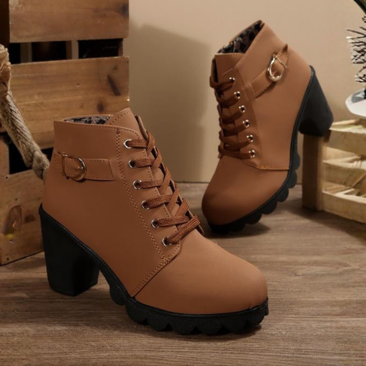 ÉMILIE™ | Stylish Lace-Up Ankle Boots with Metal Buckles and Thick Soles